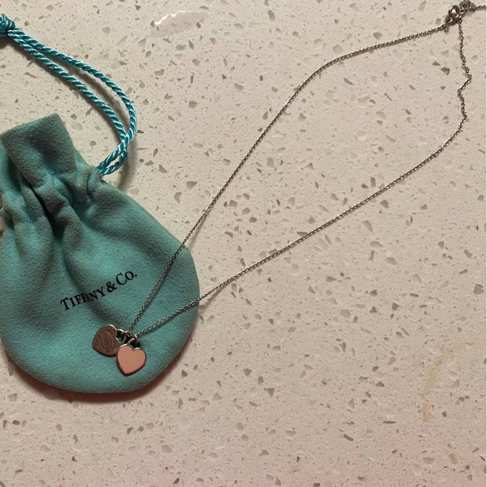 User Tiffany’s pink necklace